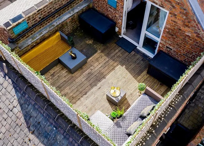 The Gillygate Gathering - City Centre - Sleeps Up To 18