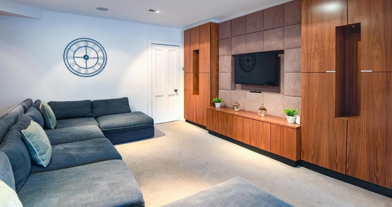 Апартаменты The Gillygate Gathering - Centre - Sleeps Up To 18 *