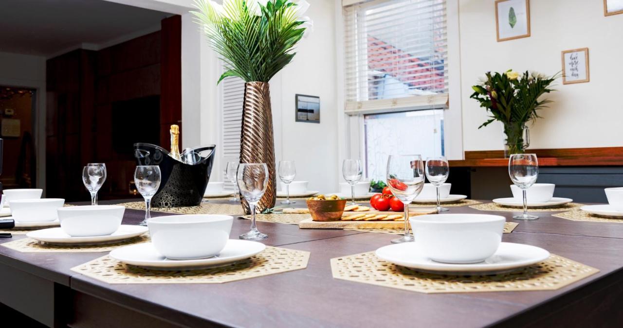 Апартаменты The Gillygate Gathering - Centre - Sleeps Up To 18 *
